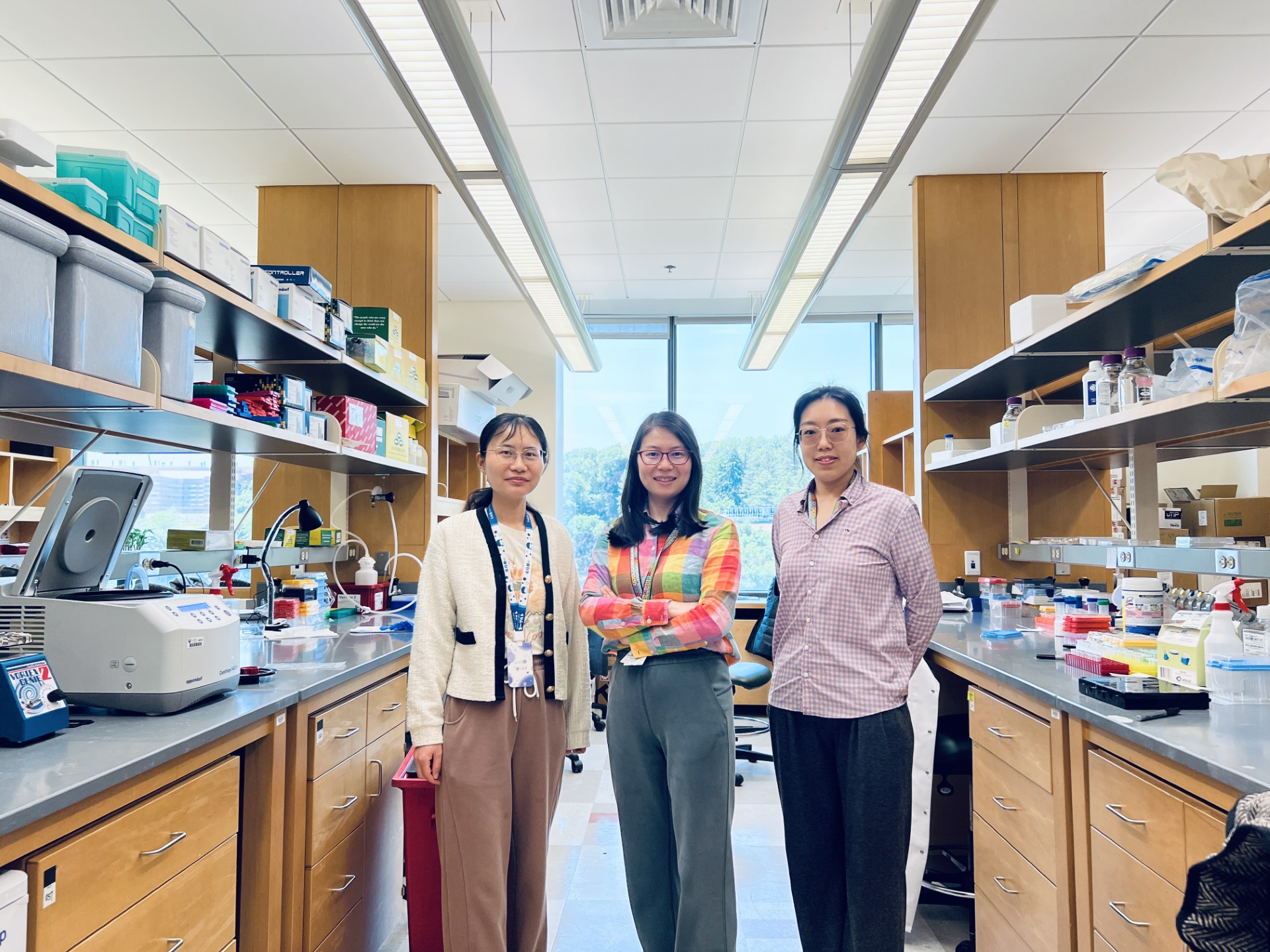 Lab group photo with Dr. Li Meng